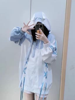 顔隠しでもかわいく見える量産型服をチェック