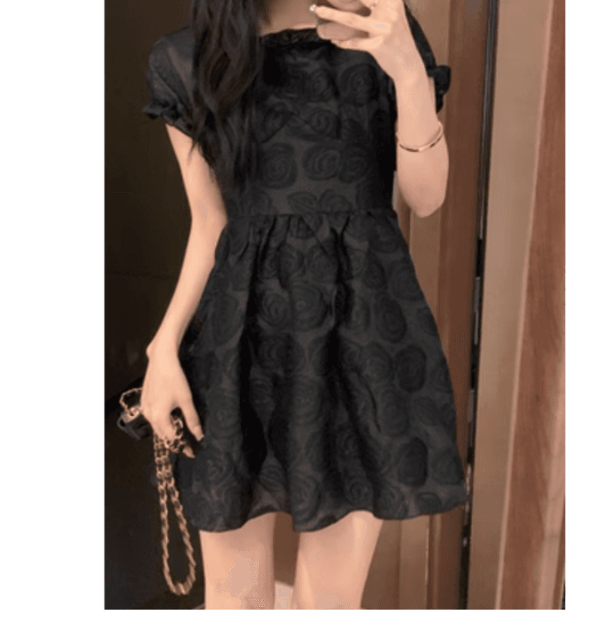 量産型/参戦服/推し活 バックのリボンが超可愛い!ブラック薔薇柄ワンピース