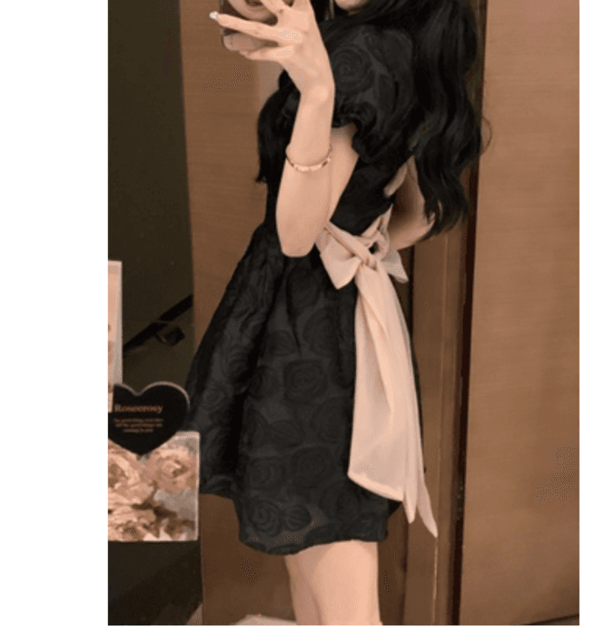量産型/参戦服/推し活 バックのリボンが超可愛い!ブラック薔薇柄ワンピース