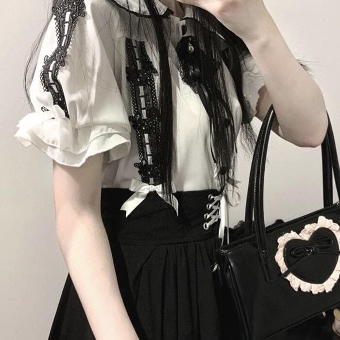 量産型/参戦服/推し活 デザイン性のあるレースが可愛いブラウス