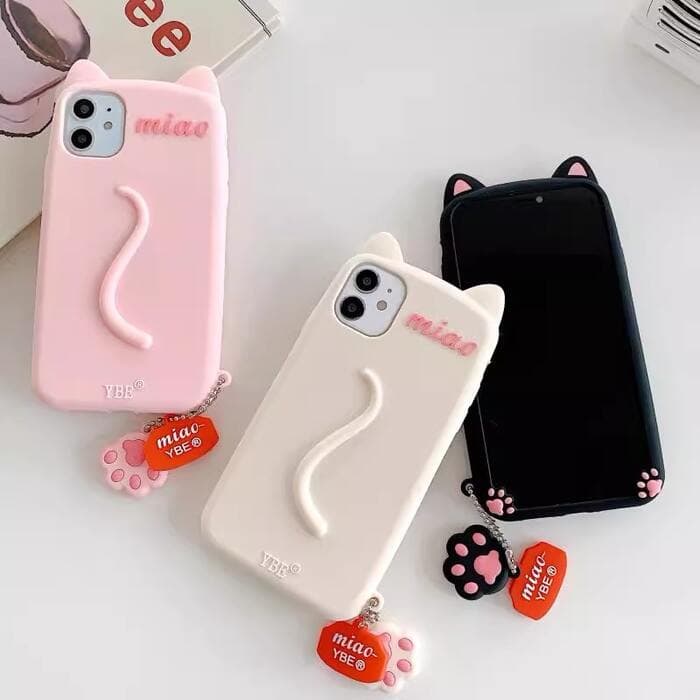 量産型/参戦服/推し活 肉球チャーム付きの猫型スマホケース