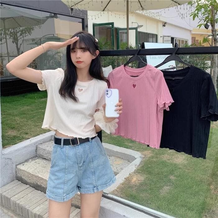 量産型/参戦服/推し活 さりげないフリルがキュートなくりぬきハートTシャツ