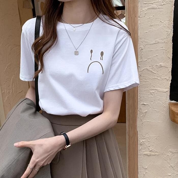 量産型/参戦服/推し活
韓国っぽい泣き顔マークが
キュートなシンプルTシャツ