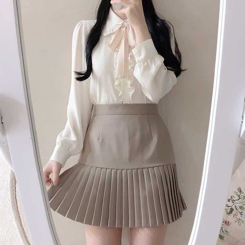 量産型/参戦服/推し活 エレガントフリルタイブラウス