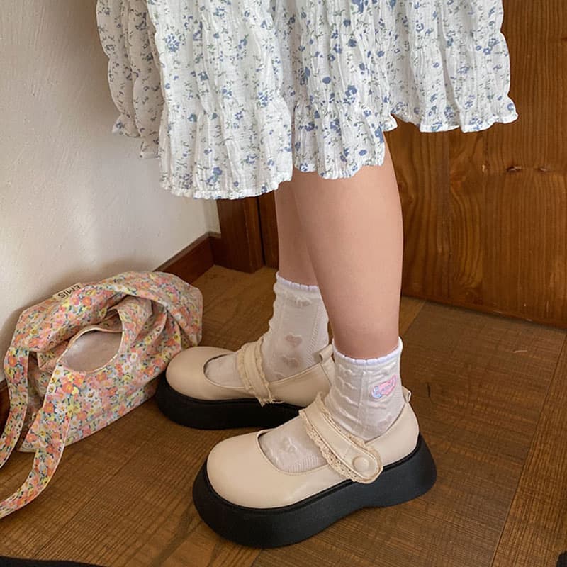 量産型/参戦服/推し活 レースが可愛いビンテージスタイルのシューズ 靴