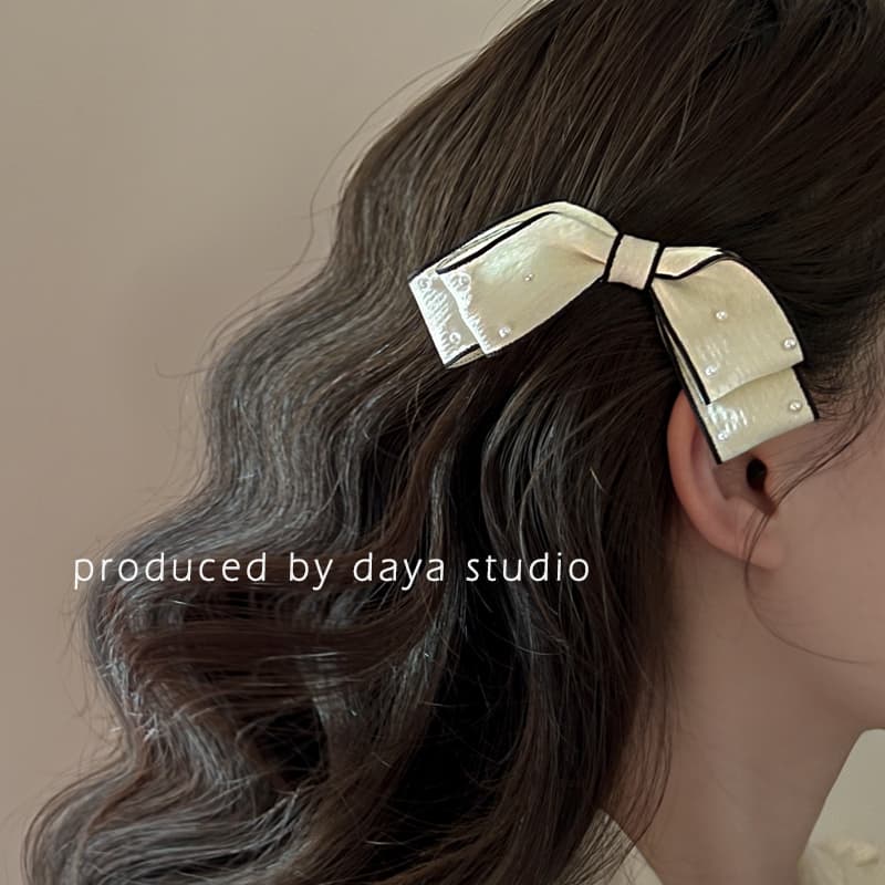 量産型/参戦服/推し活 リボンが特徴的なヘアクリップ